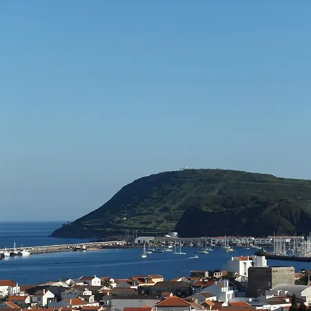 بيت للعطل The Family House *